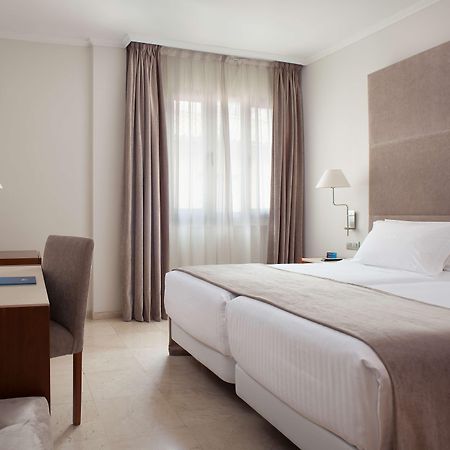 Nh Cordoba Califa Hotel Bagian luar foto
