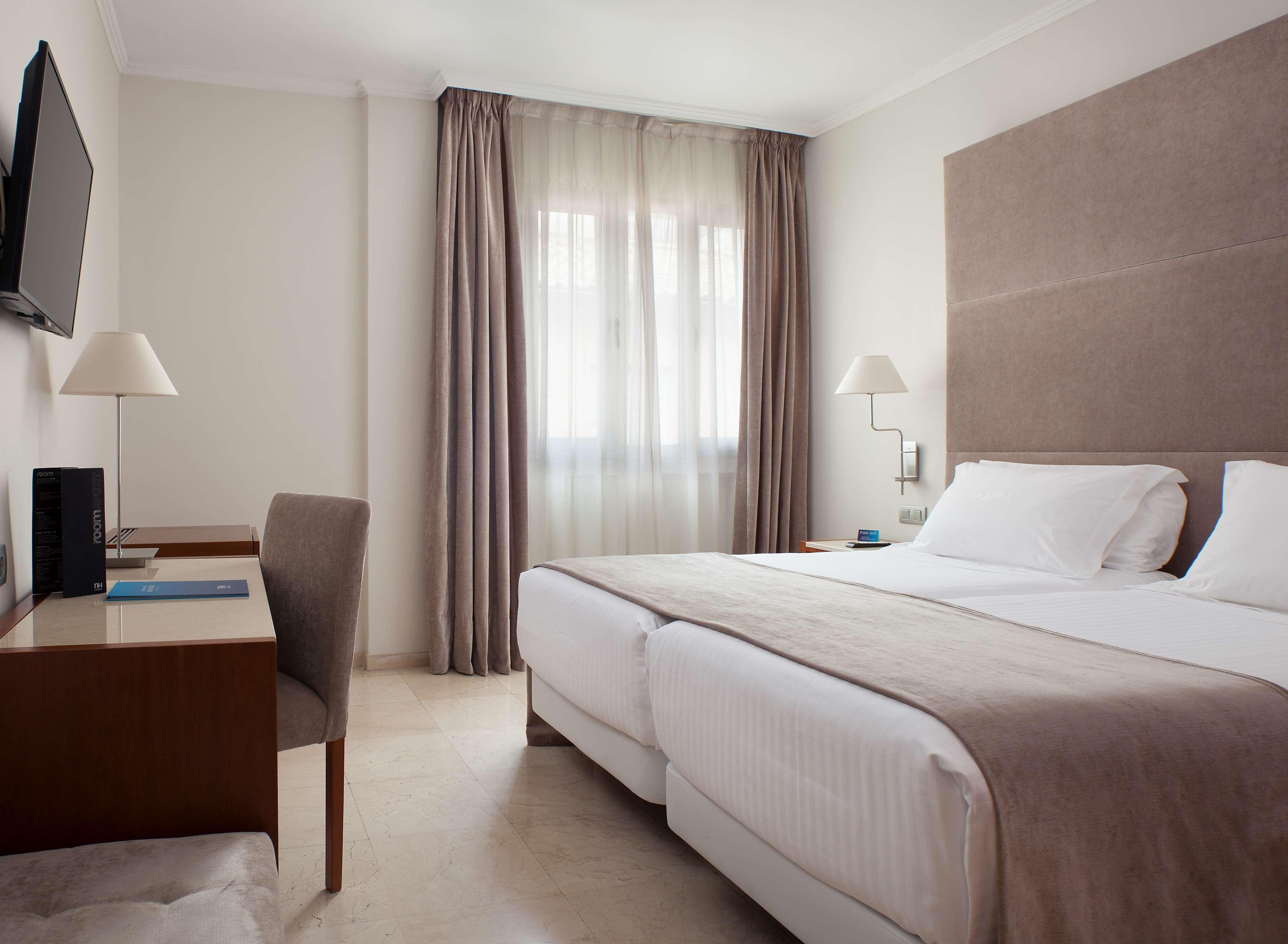 Nh Cordoba Califa Hotel Bagian luar foto